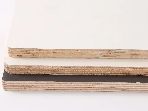 How should melamine plywood be cut to prevent chipping?